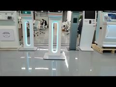 Selbstbestellungskiosk mit gebogenem Bildschirm