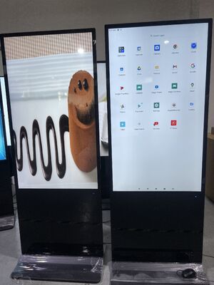 55 Zoll Android OS LCD Digital Signage mit 350 Cd/m² Helligkeit für Innen-/Außenwerbebildschirme