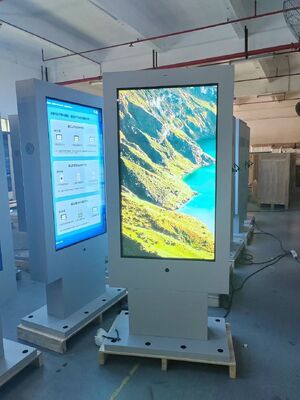 LCD-Digital Signage Display mit 2500 Cd/m2 Helligkeit und Quad-Core Cortex-A17 für Außenwerbung