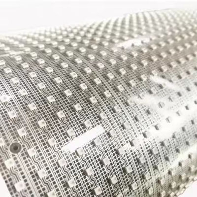 Innenbereich biegbare Glasvorhangwand Transparente LED-Anzeige 80% Lichtdurchlässigkeit Ultrafeine Energieeinsparung